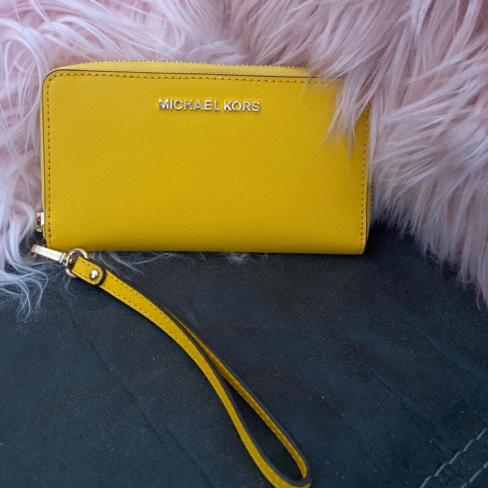 Michael Kors Wristlet Wallet